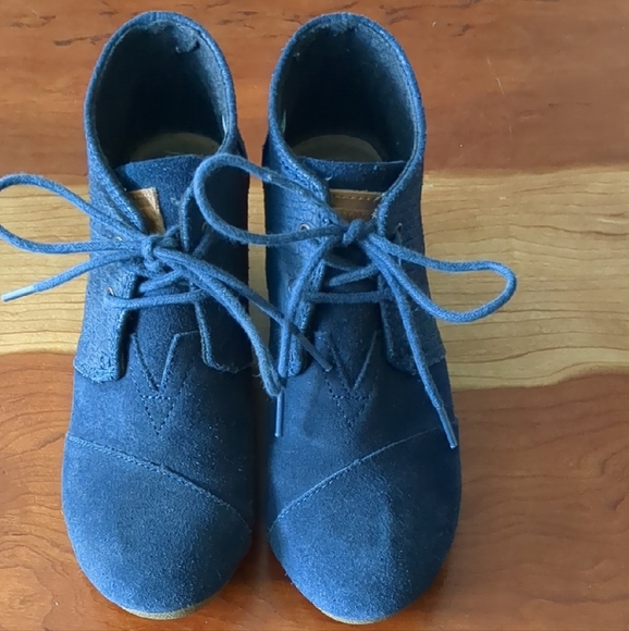Toms Navy Suede Lace-Up Ankle Boots - Picture 2 of 5